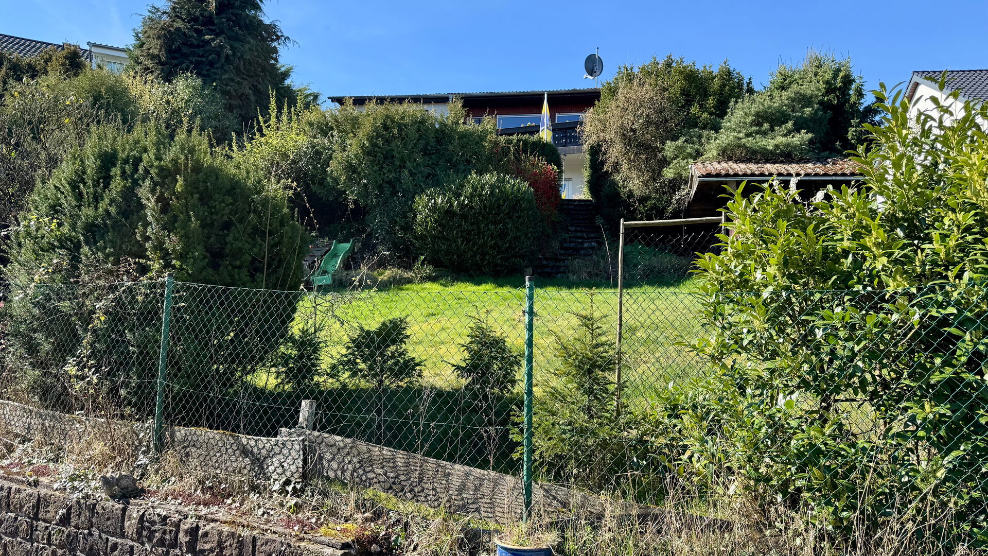 Viel Platz für Ihre Zukunft: Einfamilienhaus mit Fernblick, Weinheim-Steinklingen in Weinheim