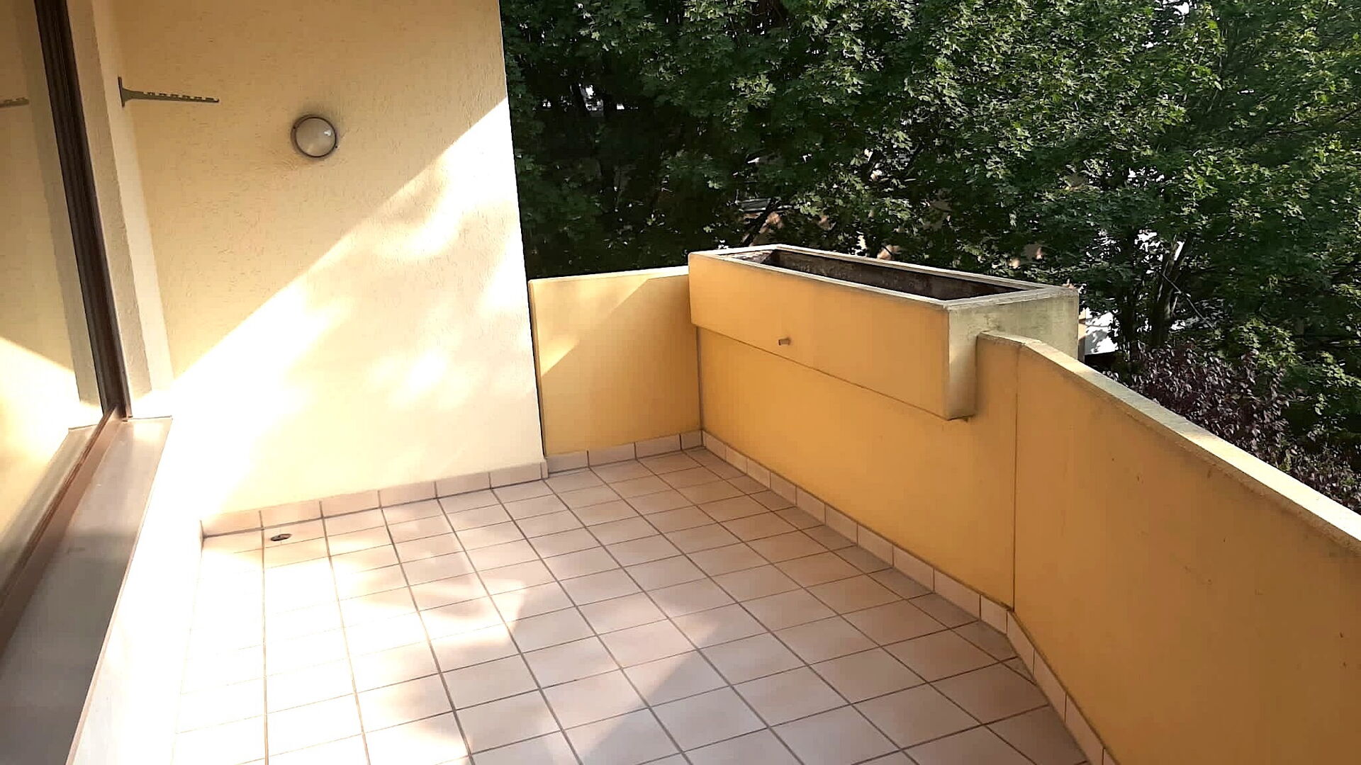 Helle, gepflegte ETW mit Balkon und Blick ins Grüne in ruhiger Lage von Weinheim-Mult in Weinheim