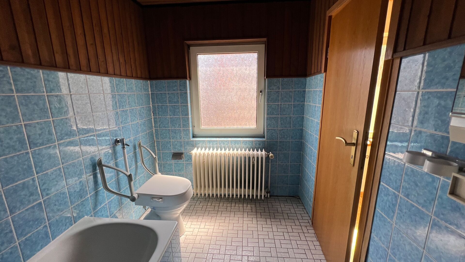 Sanierungsbedürftige 5 Zimmer Haushälfte, Weinheim-Stadt in Weinheim