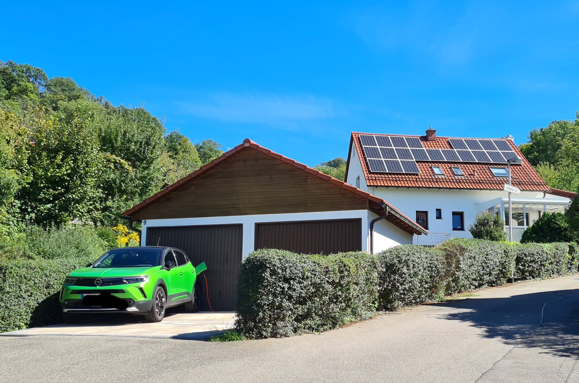 Renoviertes und freistehendes Zweifamilienhaus in bevorzugter Wohnlage, Weinheim Lützelsachsen in Weinheim