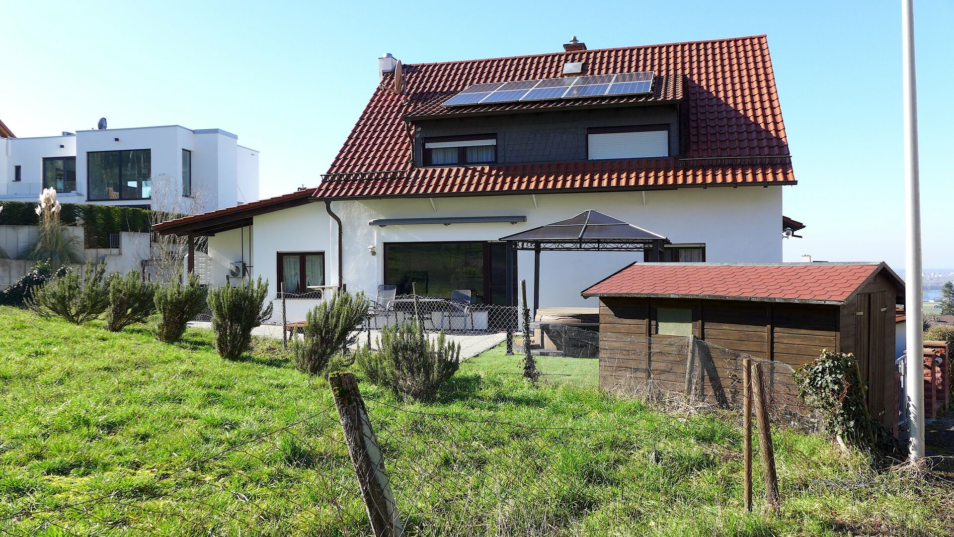 Renoviertes und freistehendes Zweifamilienhaus in bevorzugter Wohnlage, Weinheim Lützelsachsen in Weinheim
