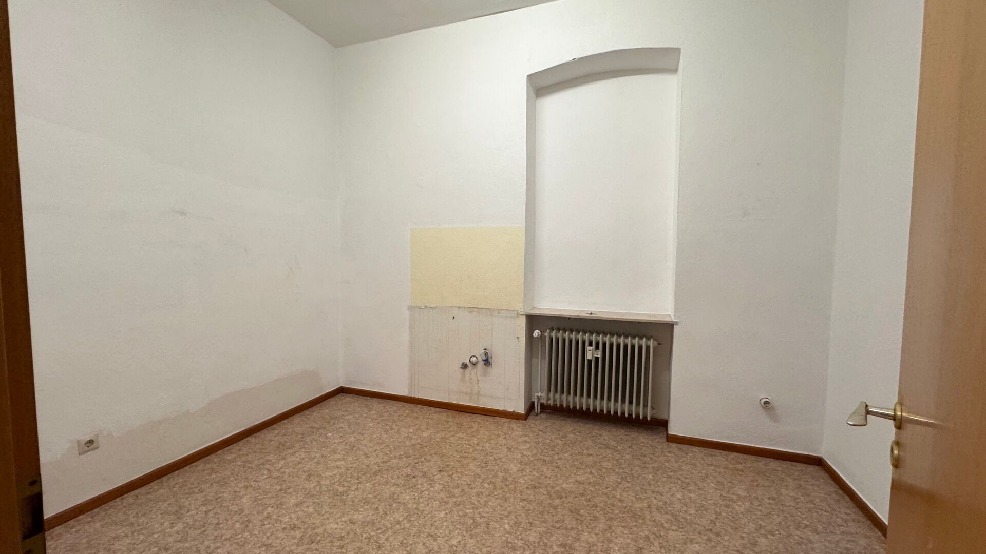 Attraktive und helle Büro-/Praxisfläche, Weinheim-Stadt in Weinheim