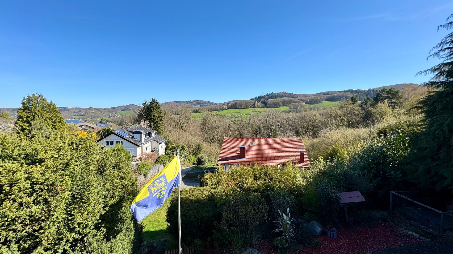 Viel Platz für Ihre Zukunft: Einfamilienhaus mit Fernblick, Weinheim-Steinklingen in Weinheim