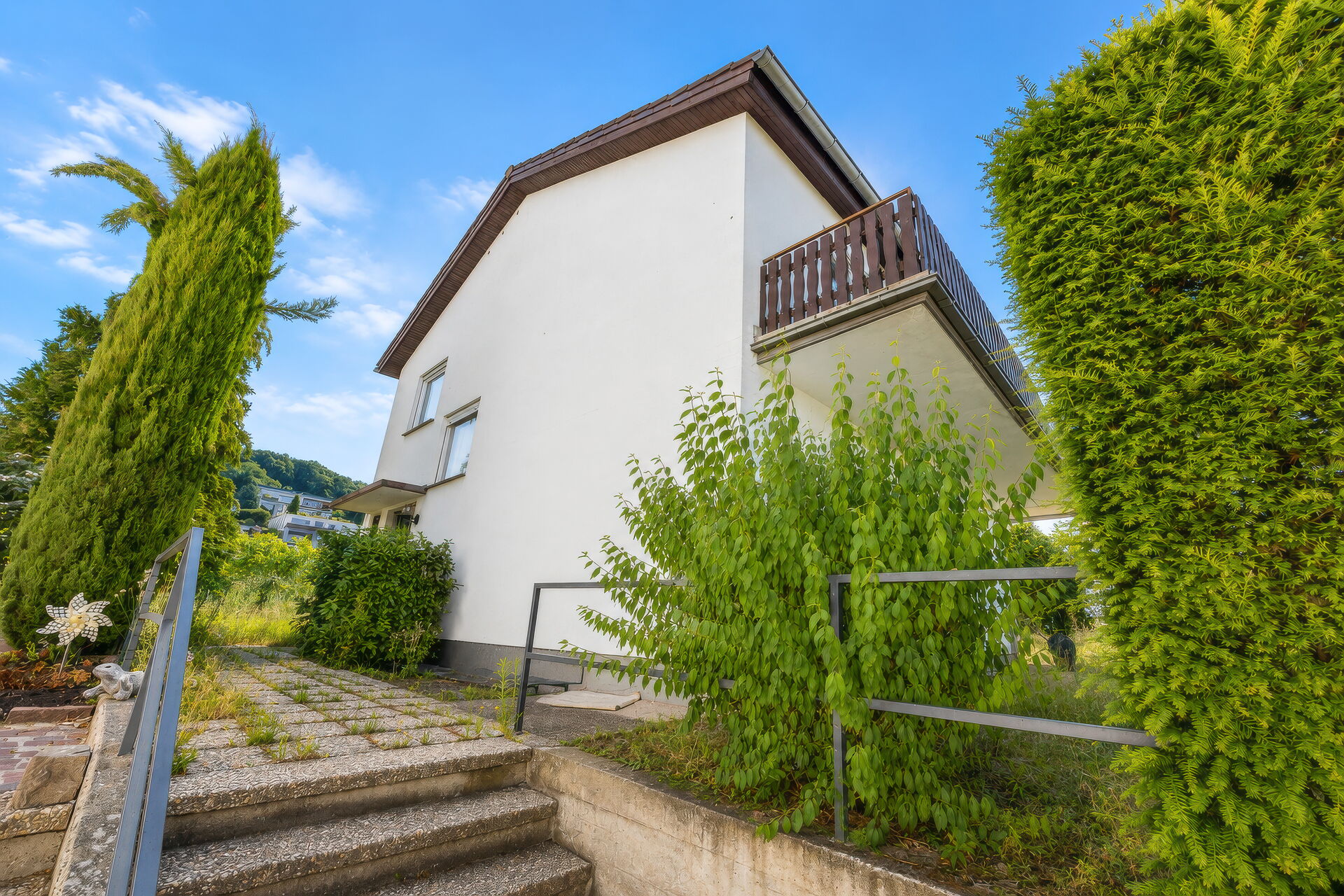 Klassisches Einfamilienhaus in bevorzugter Wohnlage mit herrlicher Aussicht und viel Potenzial in Weinheim
