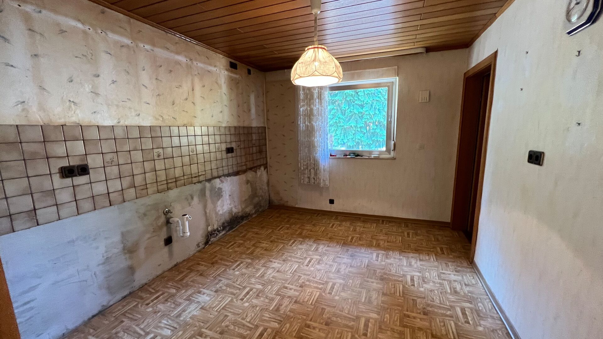 Sanierungsbedürftige 5 Zimmer Haushälfte, Weinheim-Stadt in Weinheim