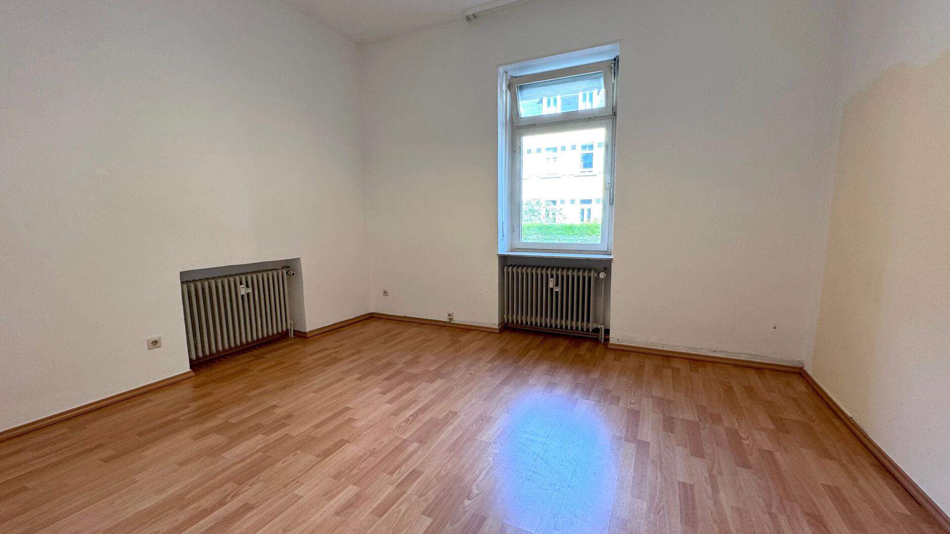 Attraktive und helle Büro-/Praxisfläche, Weinheim-Stadt in Weinheim