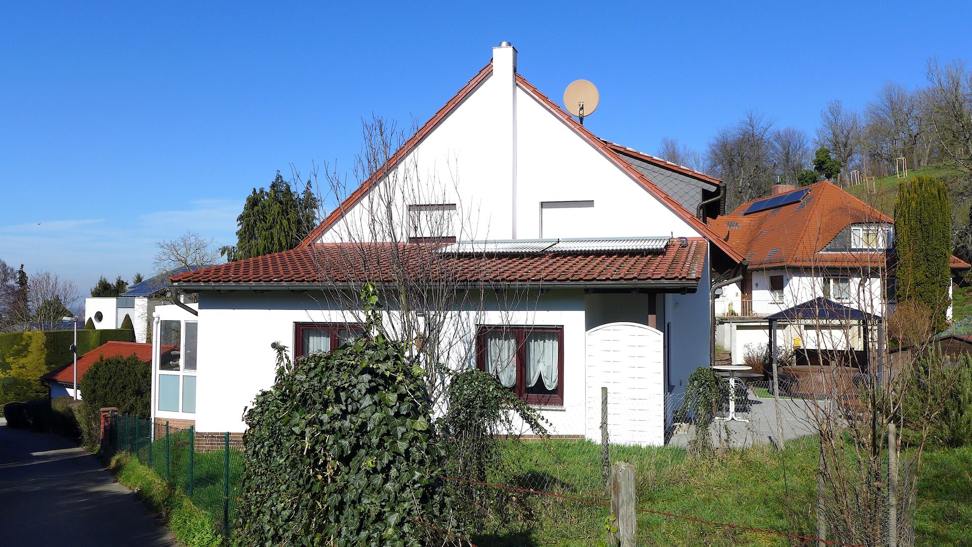 Renoviertes und freistehendes Zweifamilienhaus in bevorzugter Wohnlage, Weinheim Lützelsachsen in Weinheim