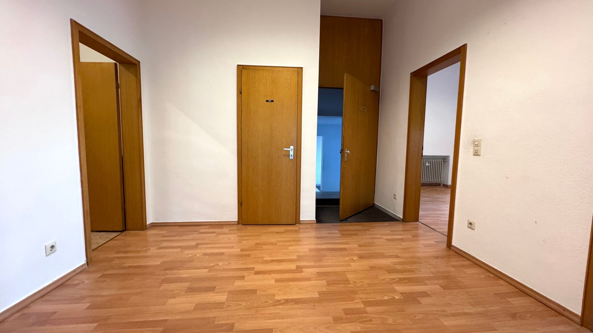 Attraktive und helle Büro-/Praxisfläche, Weinheim-Stadt in Weinheim