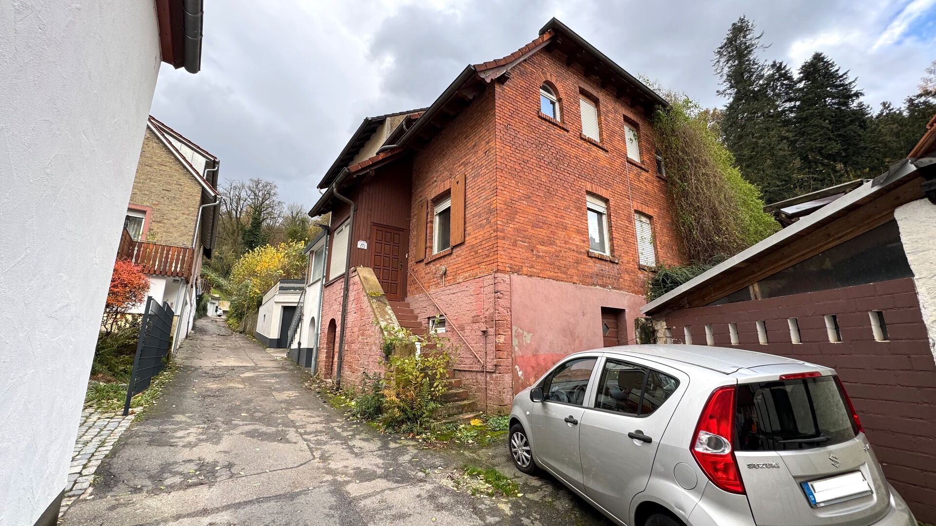 Sanierungsbedürftige 1 Familien-Haushälfte, Weinheim-