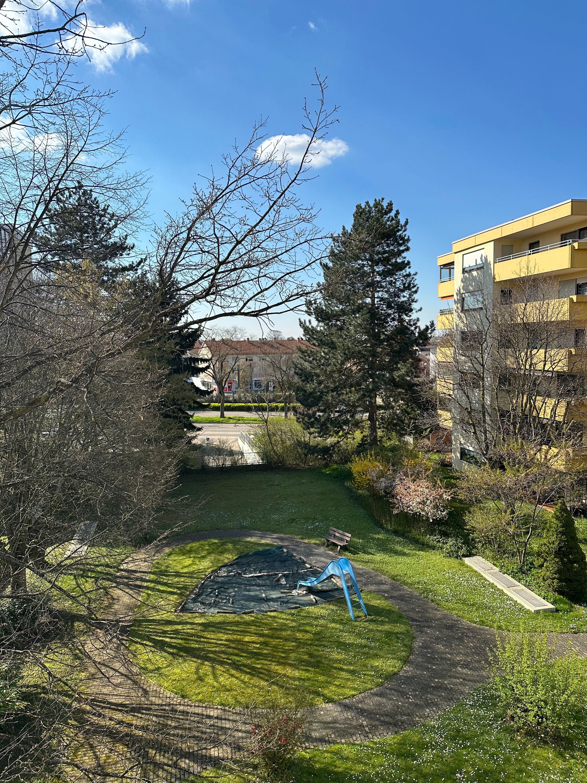 Helle, gepflegte ETW mit Balkon und Blick ins Grüne in ruhiger Lage von Weinheim-Mult in Weinheim
