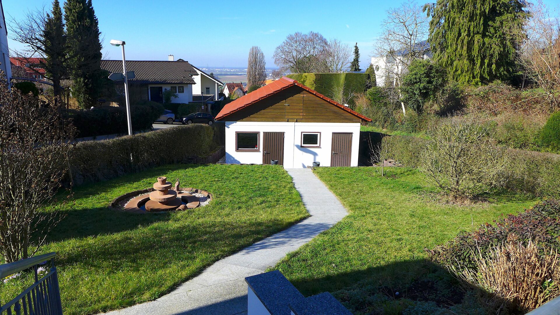 Renoviertes und freistehendes Zweifamilienhaus in bevorzugter Wohnlage, Weinheim Lützelsachsen in Weinheim