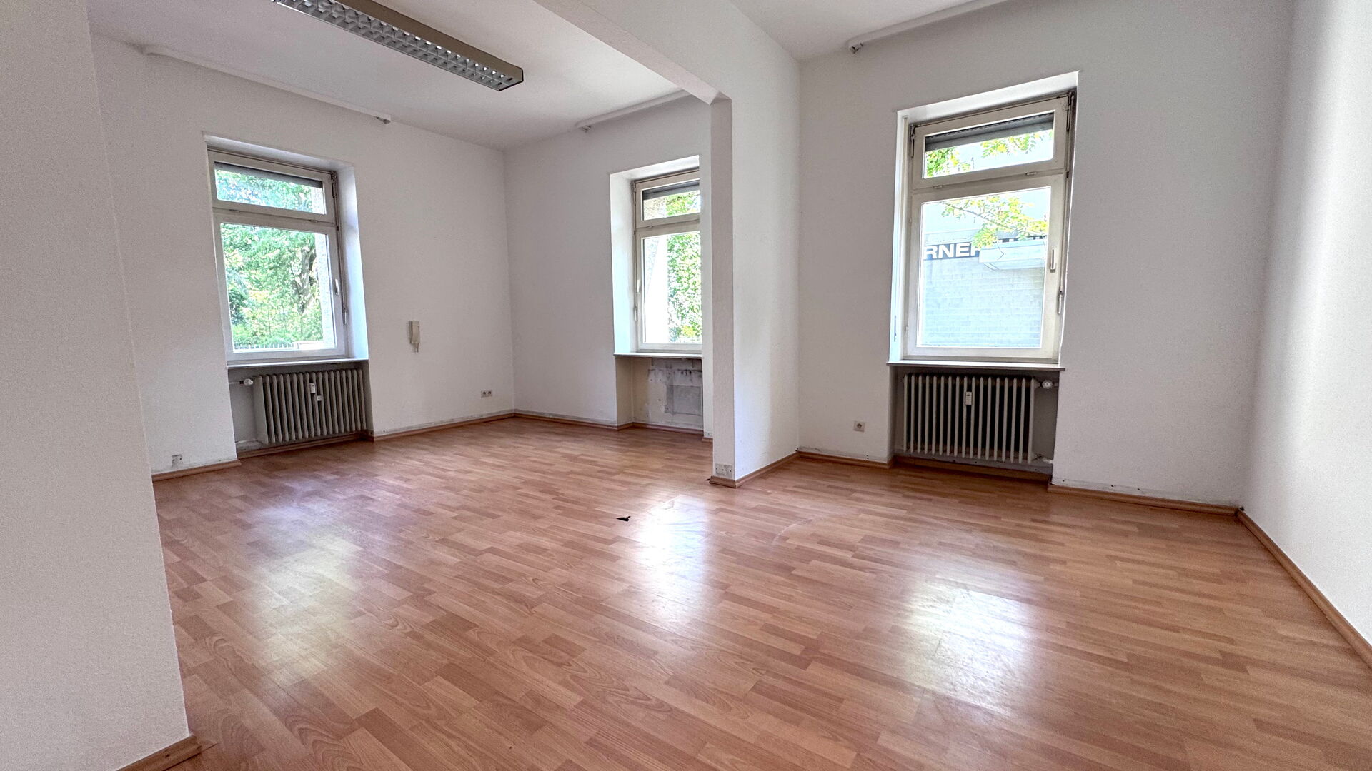 Attraktive und helle Büro-/Praxisfläche, Weinheim-Stadt in Weinheim