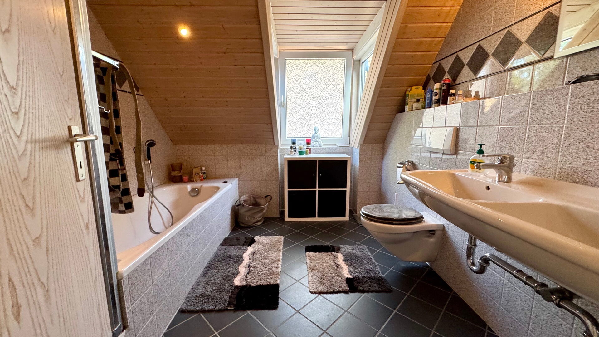 Außergewöhnliche Dachgeschosswohnung mit Galerie, Balkon, Wald-Michelbach OT Siedelsbrunn in Wald-Michelbach