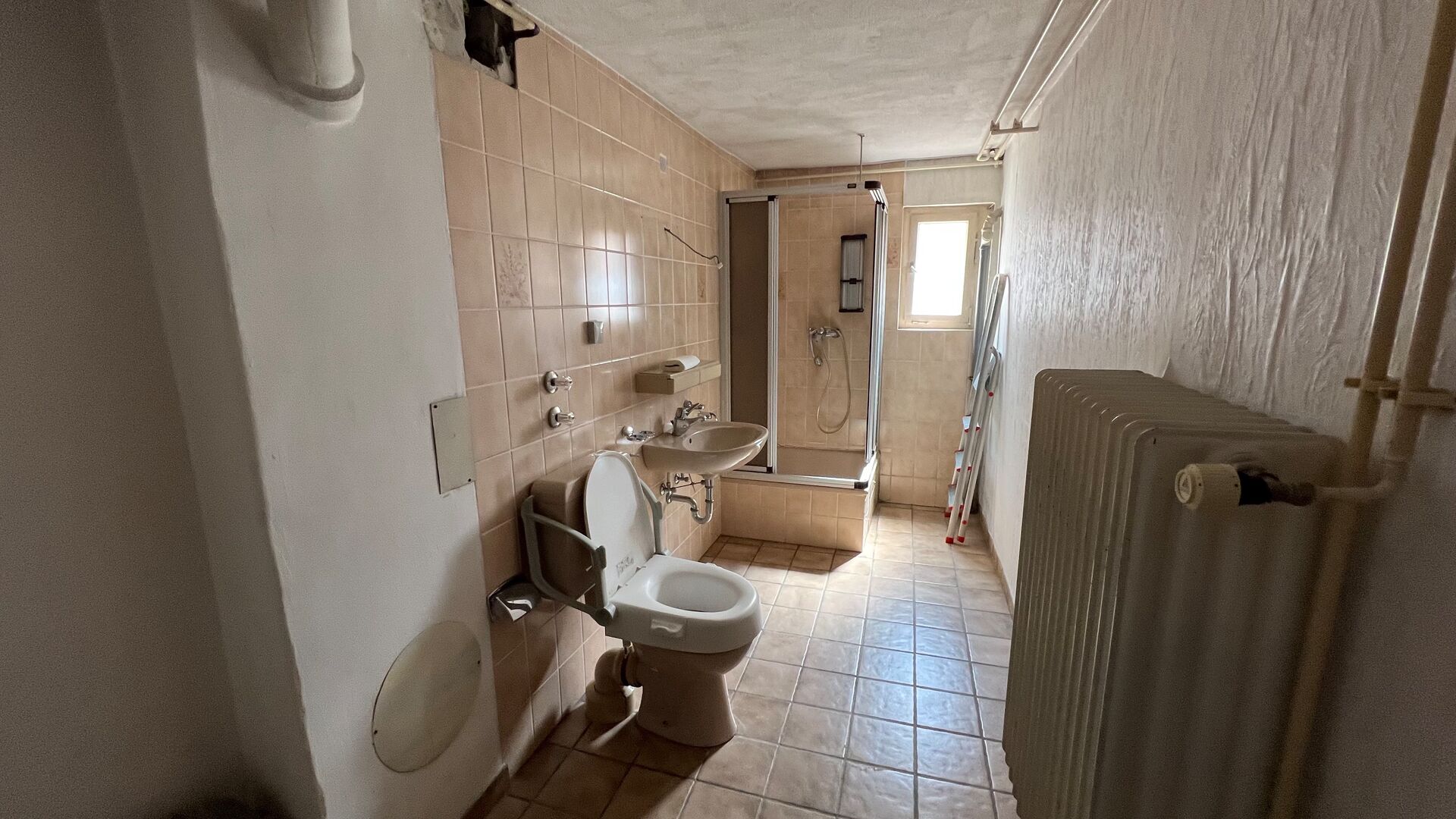 Sanierungsbedürftige 5 Zimmer Haushälfte, Weinheim-Stadt in Weinheim