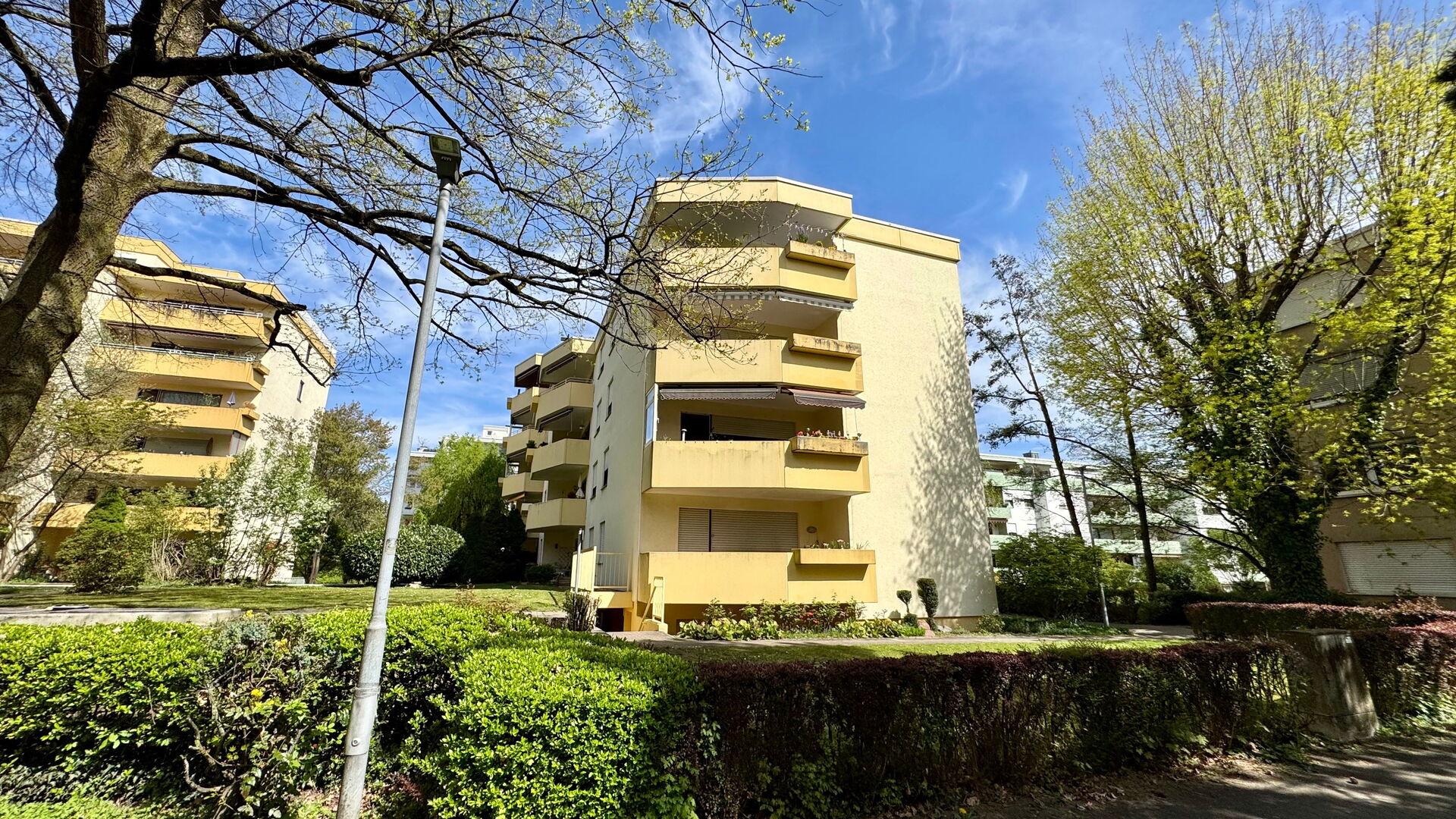 Helle, gepflegte ETW mit Balkon und Blick ins Grüne in ruhiger Lage von Weinheim-Mult in Weinheim