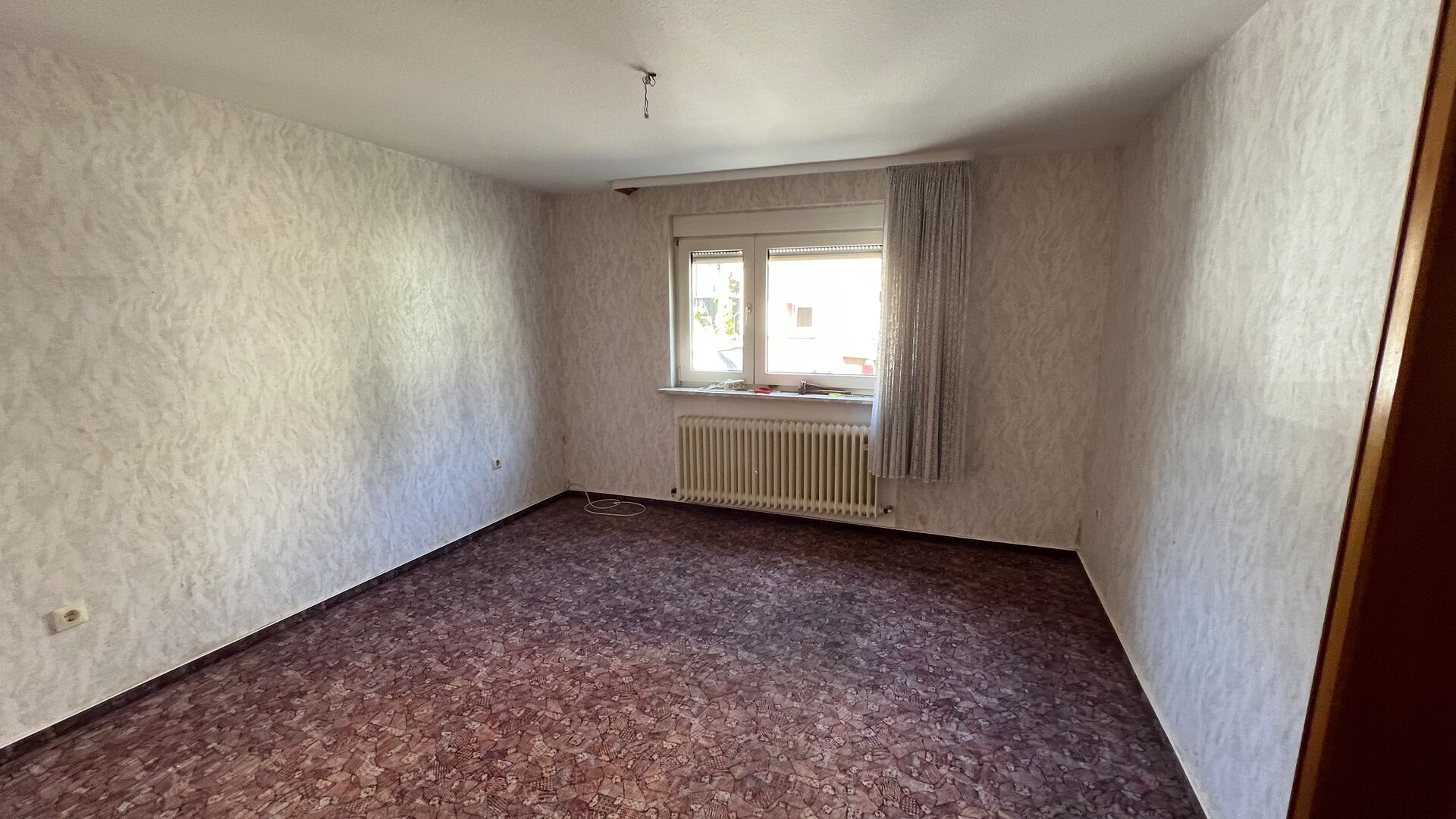 Sanierungsbedürftige 5 Zimmer Haushälfte, Weinheim-Stadt in Weinheim