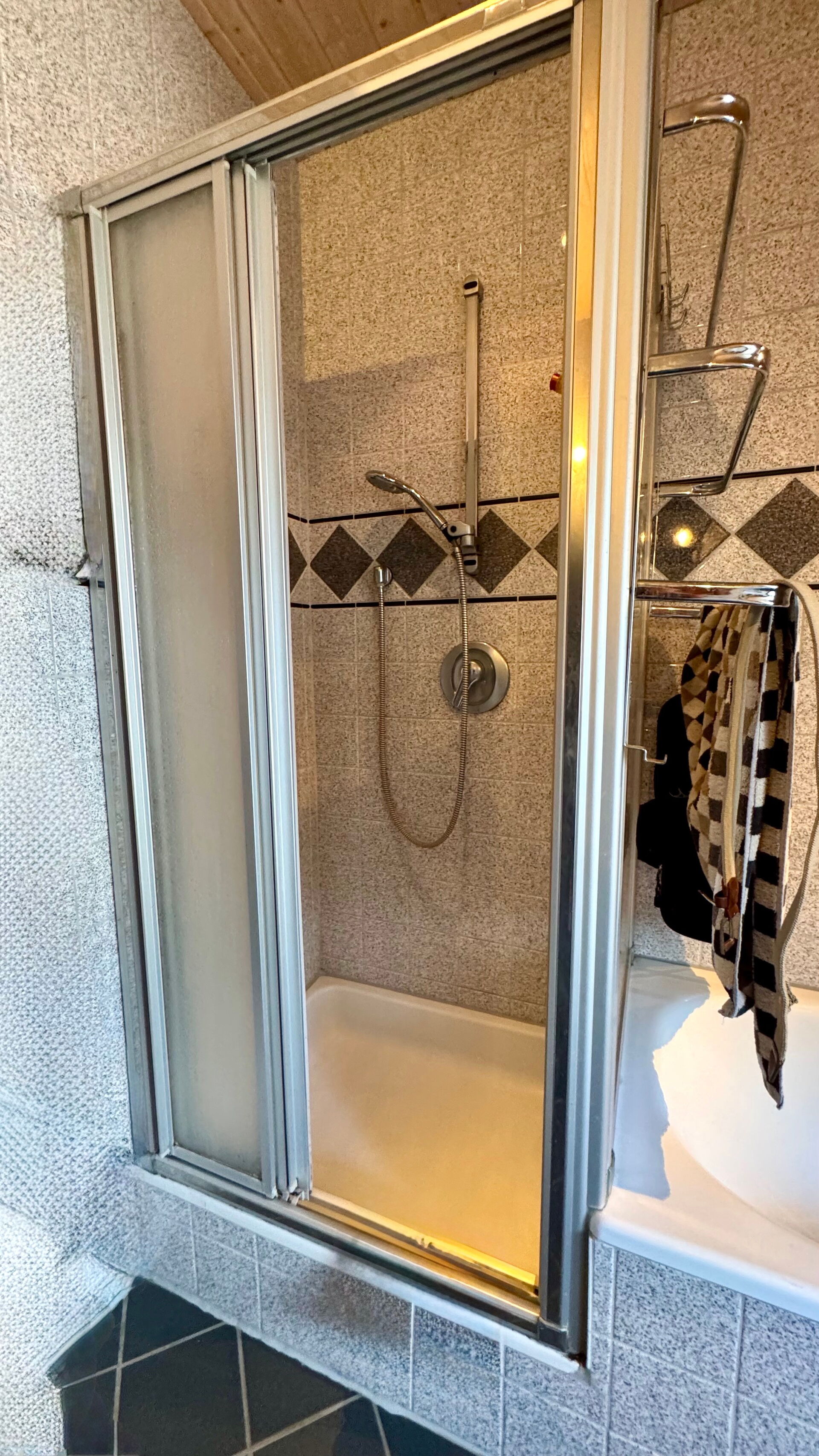 Außergewöhnliche Dachgeschosswohnung mit Galerie, Balkon, Wald-Michelbach OT Siedelsbrunn in Wald-Michelbach