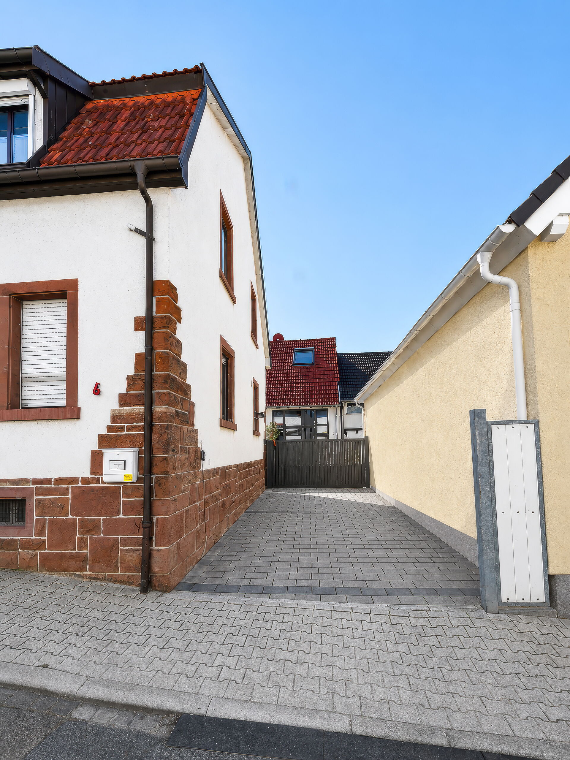 Ein Grundstück. Zwei eigenständige Wohnhäuser. Unzählige Möglichkeiten, Weinheim-OT Sulzbach in Weinheim
