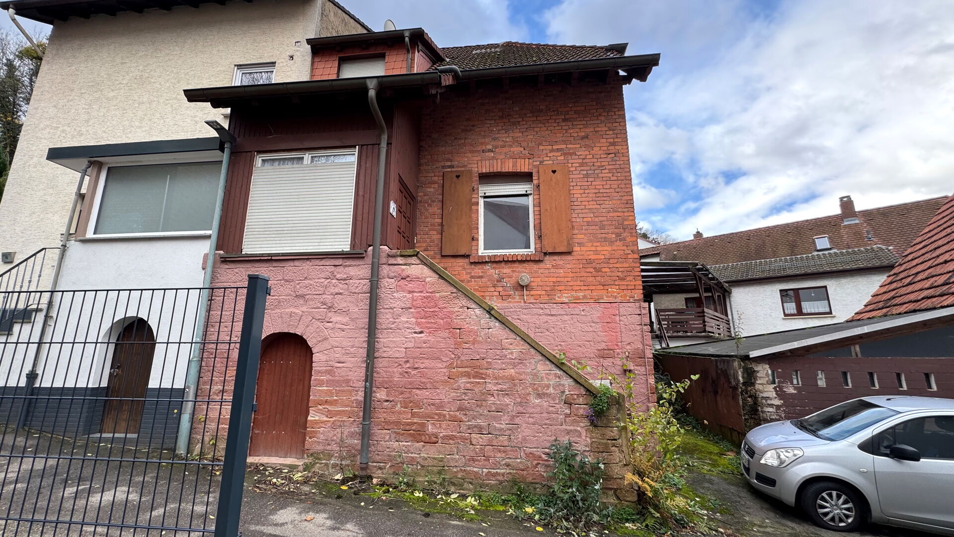 Sanierungsbedürftige 1 Familien-Haushälfte, Weinheim-