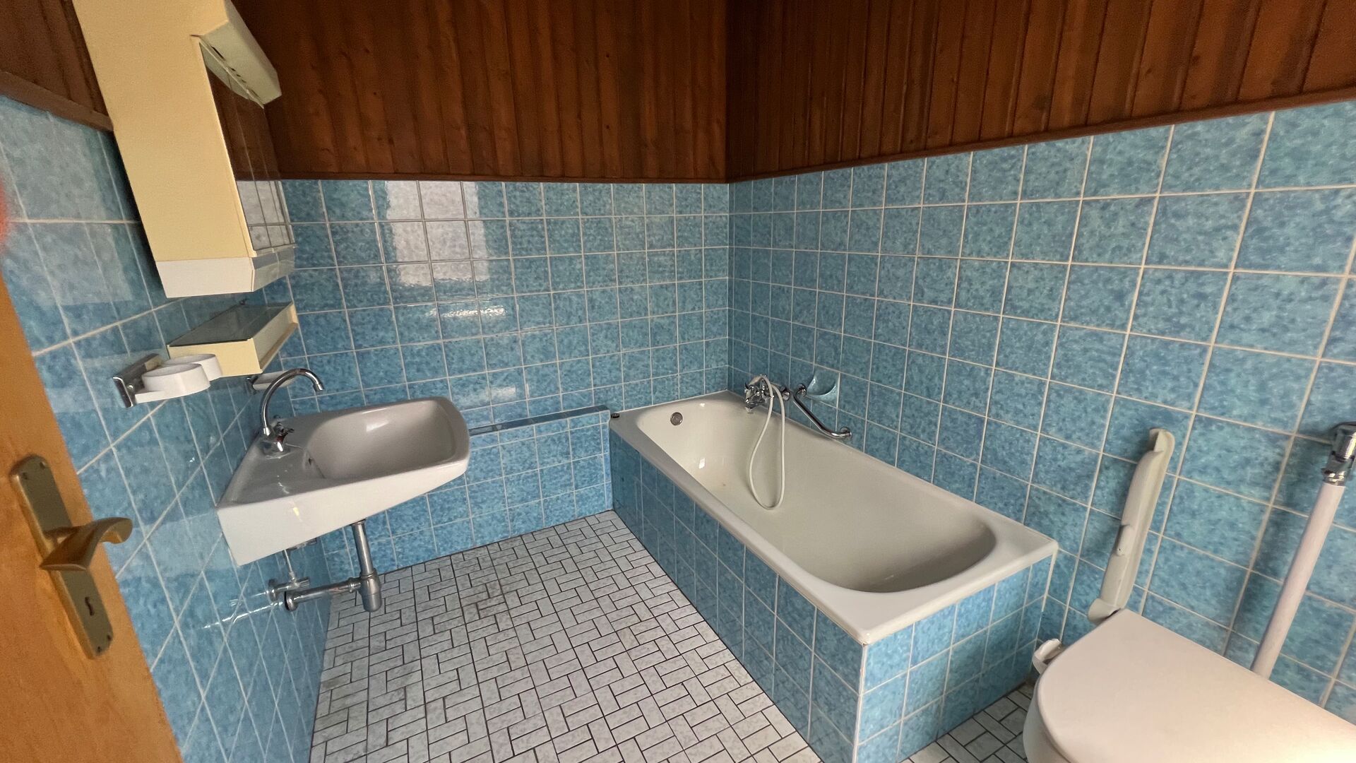 Sanierungsbedürftige 5 Zimmer Haushälfte, Weinheim-Stadt in Weinheim