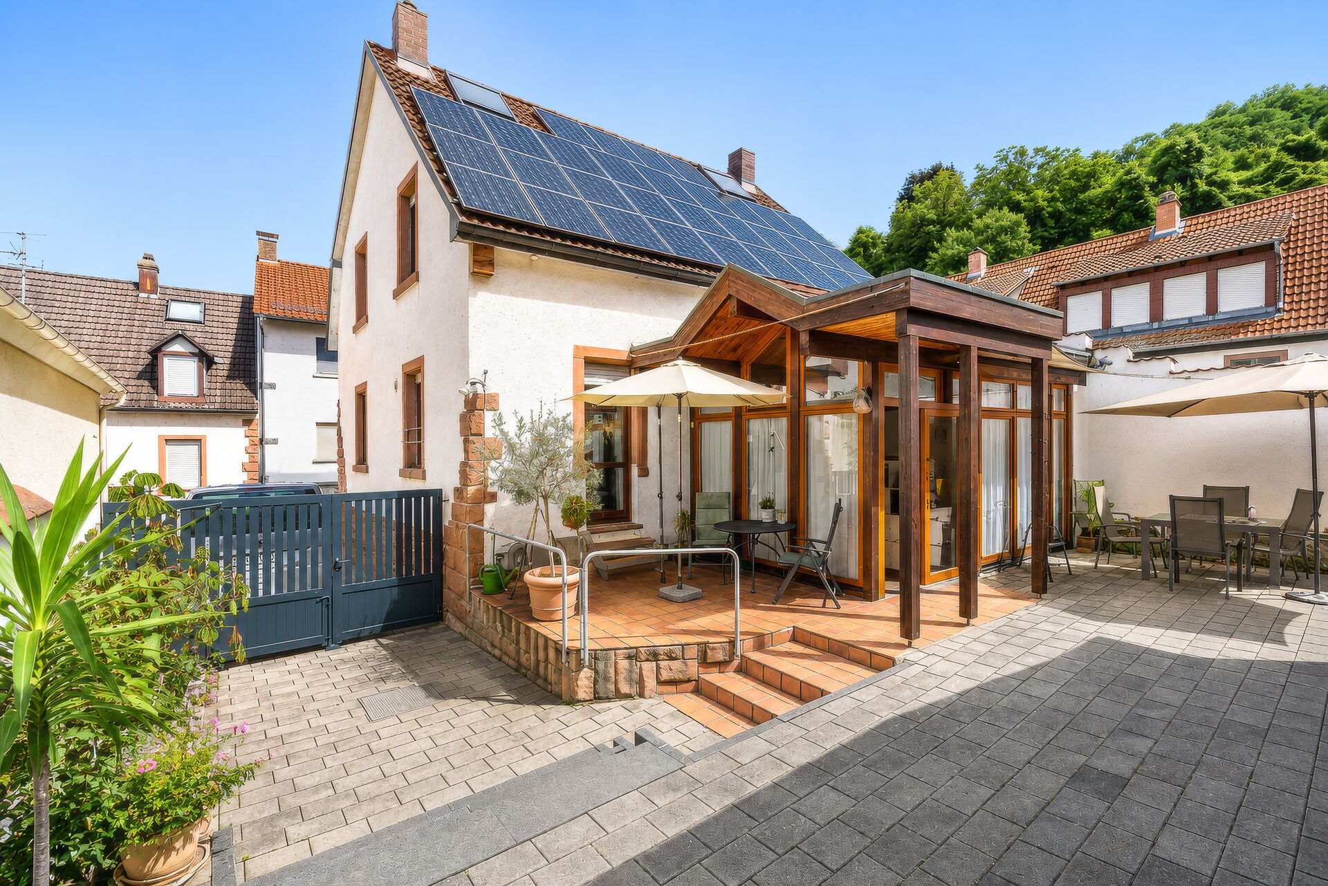 Ein Grundstück. Zwei eigenständige Wohnhäuser. Unzählige Möglichkeiten, Weinheim-OT Sulzbach in Weinheim